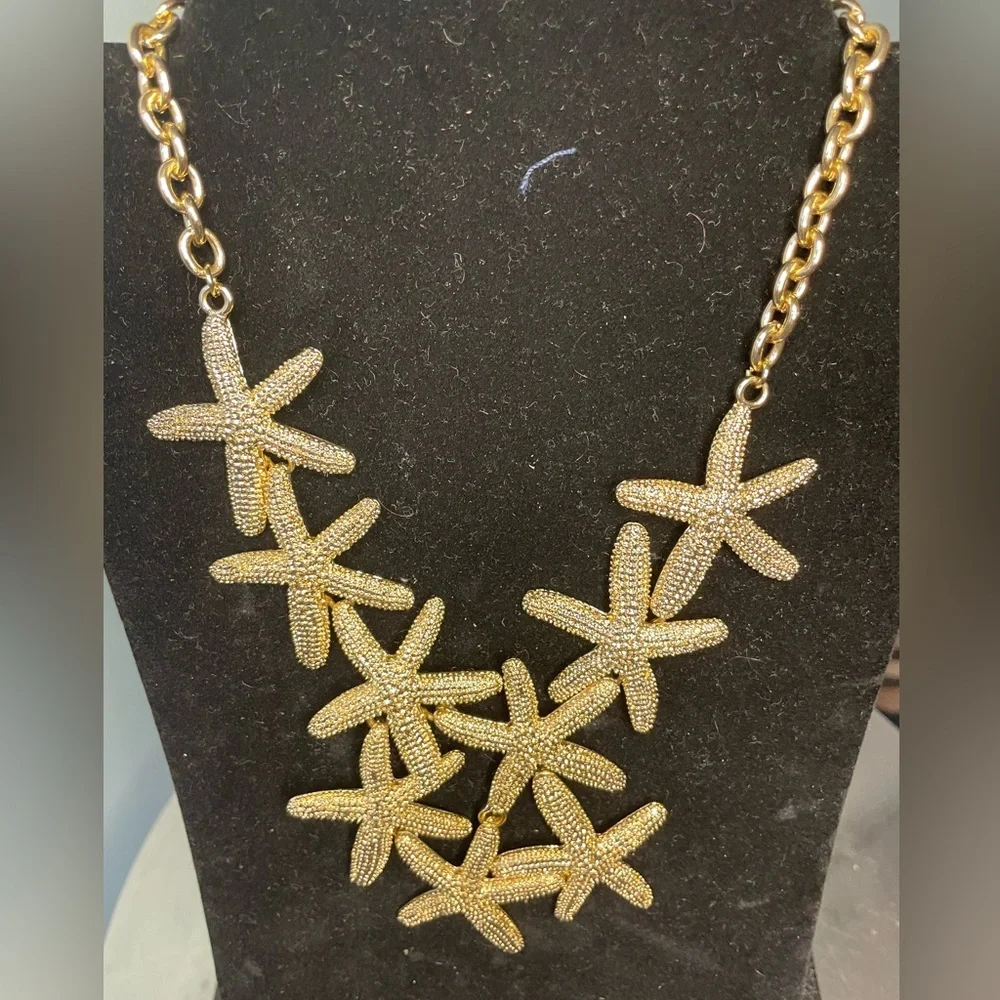 Starfish Neclace - Picture 2 of 3